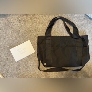 The BÉISics Tote in Black